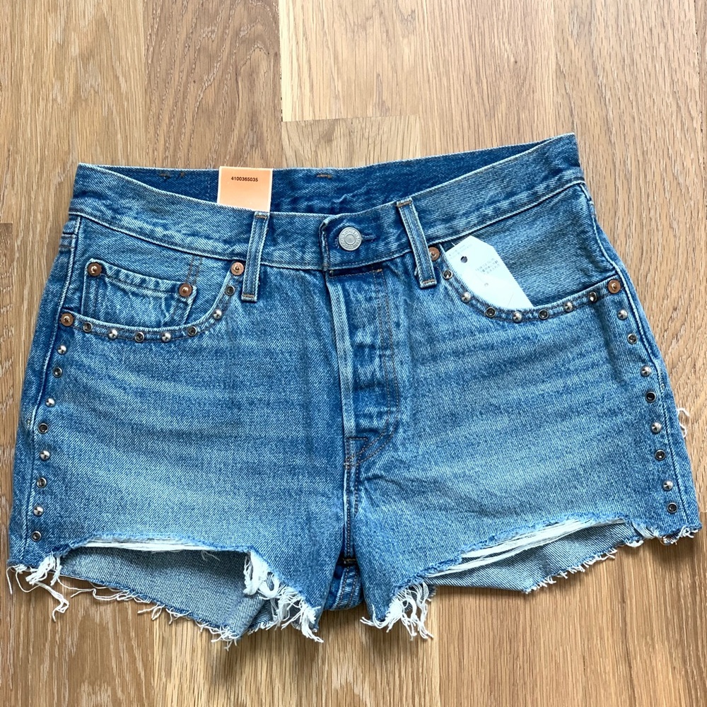 Levi’s 501~ *Studded Detail, Jean Shorts. Sz 27. NWT